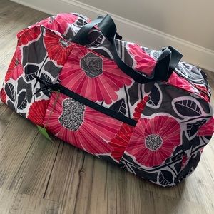 VERA BRADLEY COLLAPSIBLE DUFFLE IN CHEERY BLOSSOM